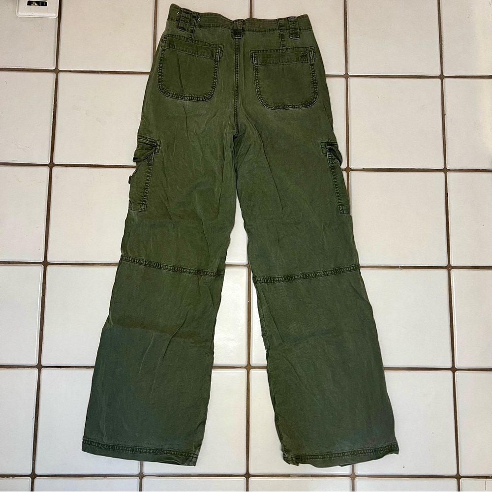 American Eagle Outfitters Olive Wide Leg Cargo Pants - Picture 2 of 7